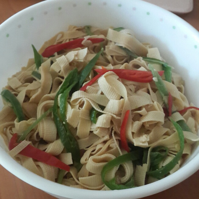 青椒豆腐皮炒肉丝