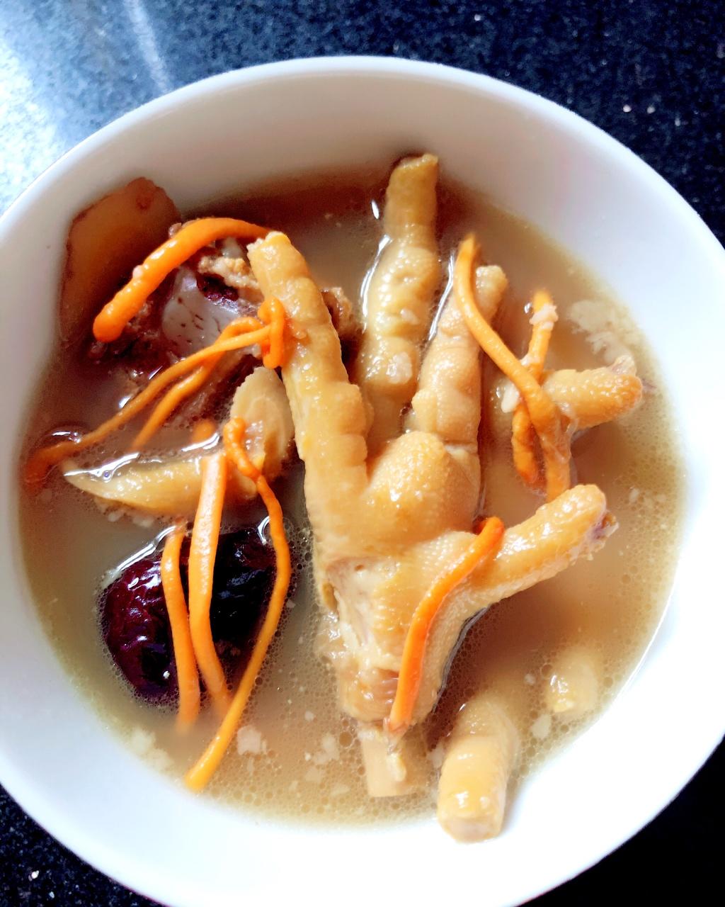 花胶鸡爪汤