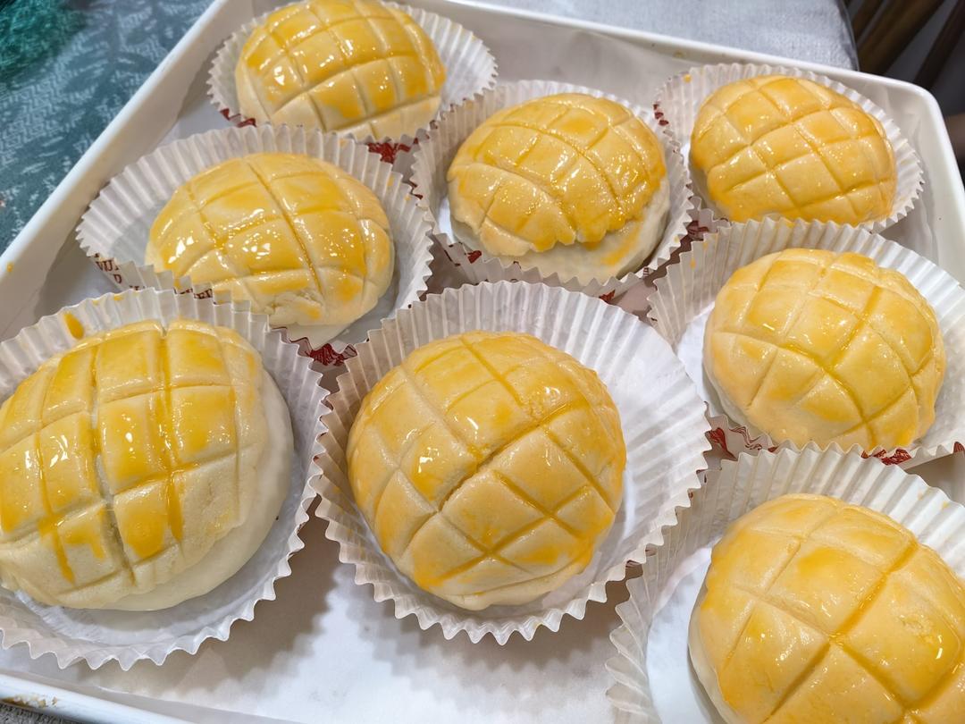 好吃到炸裂的港式菠萝包（附带制作酥皮的小视频）