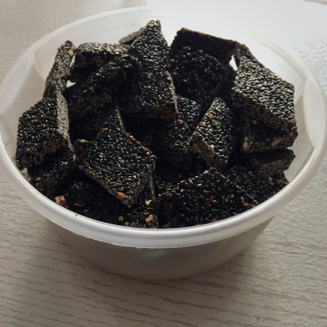 芝麻花生酥糖