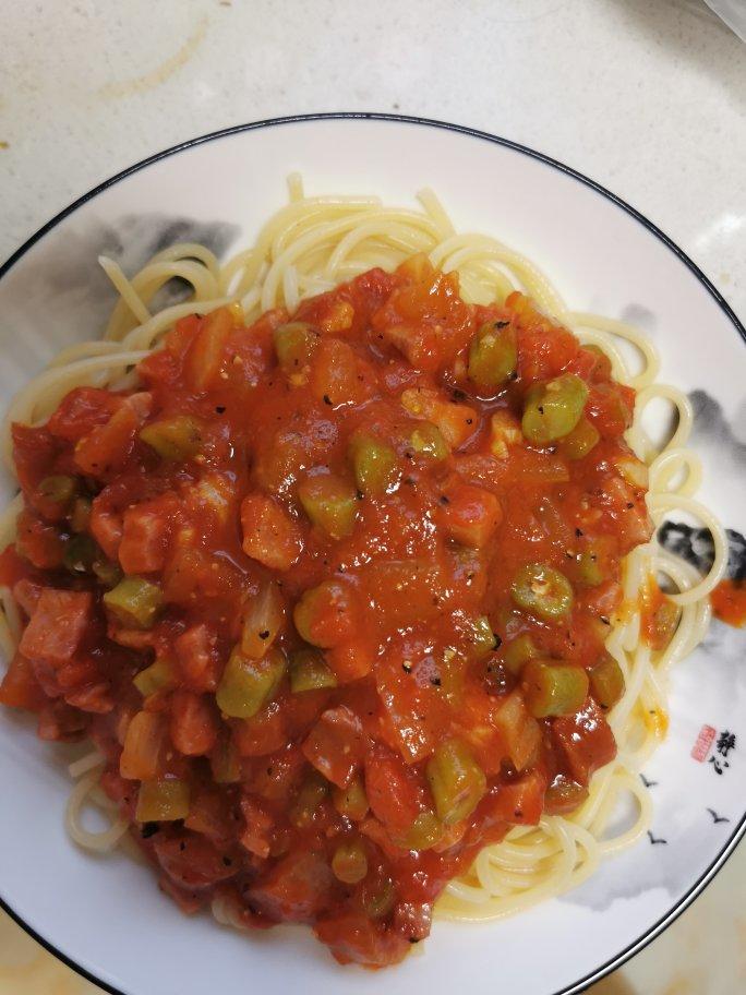 蕃茄蘑菇肉酱意大利面