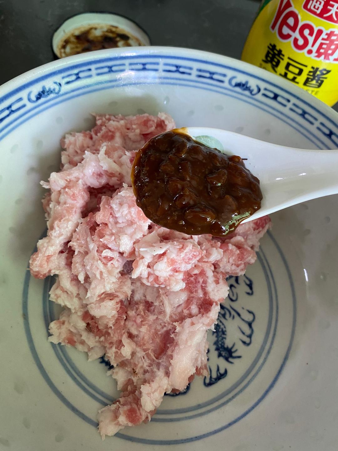 皮薄馅美的鲜肉包子的做法 步骤5