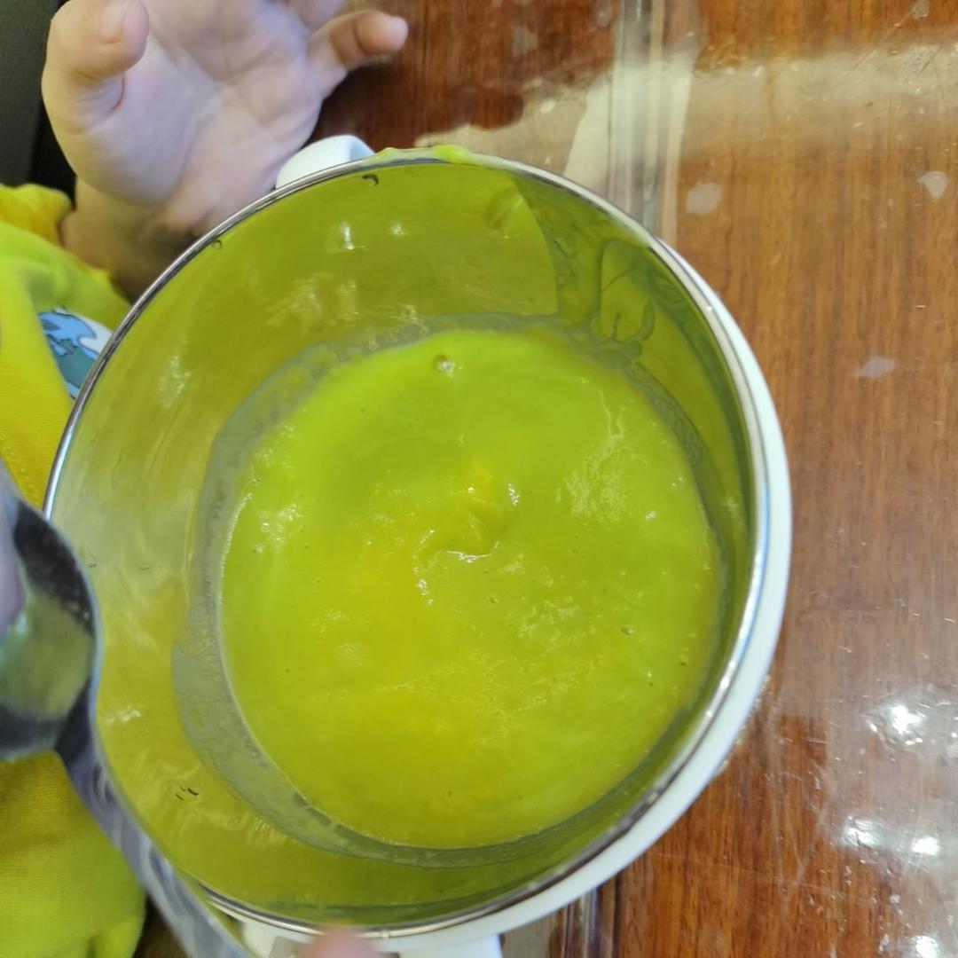 好喝的牛油果芒果奶昔