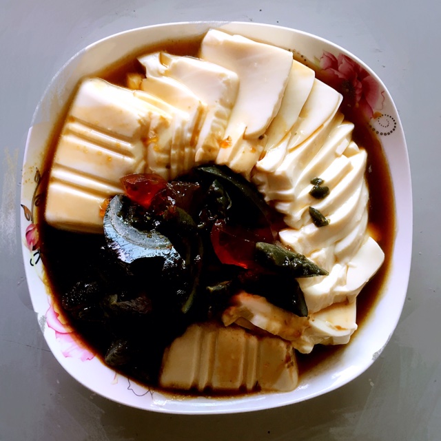 凉拌皮蛋豆腐