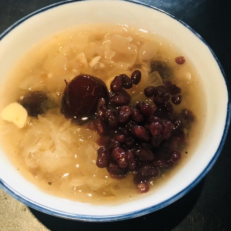 红枣银耳莲子羹