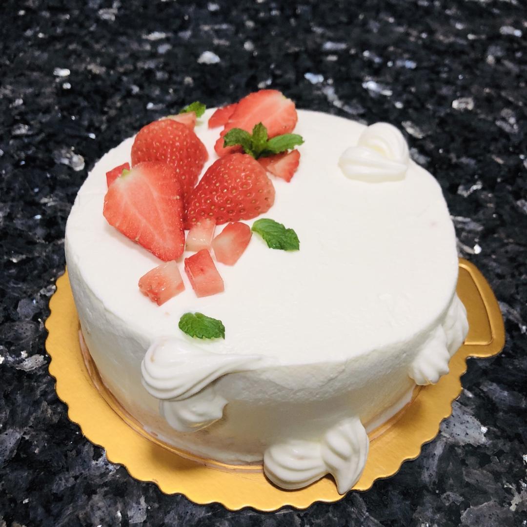 草莓奶油蛋糕/基础戚风胚，徒手脱模剖片及抹面挤花/「戚风及其衍生」烘焙视频蛋糕篇1