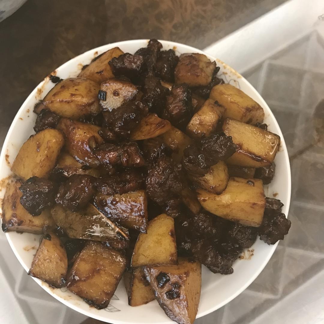 红烧土豆牛腩