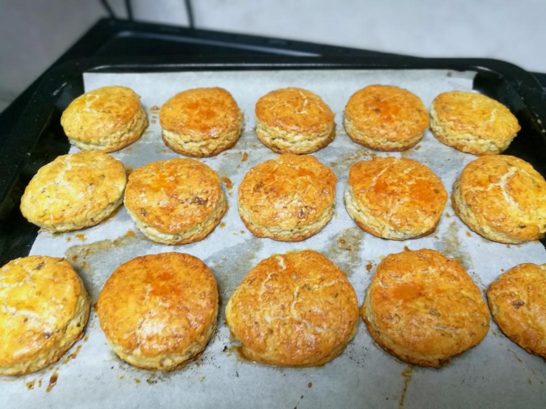 【视频】3分钟 奶油司康Scone(可能是世界上最快手的司康) 消耗淡奶油～