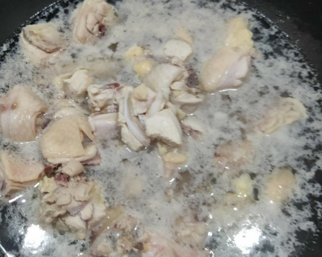 猪肚菇鸡块的做法 步骤2