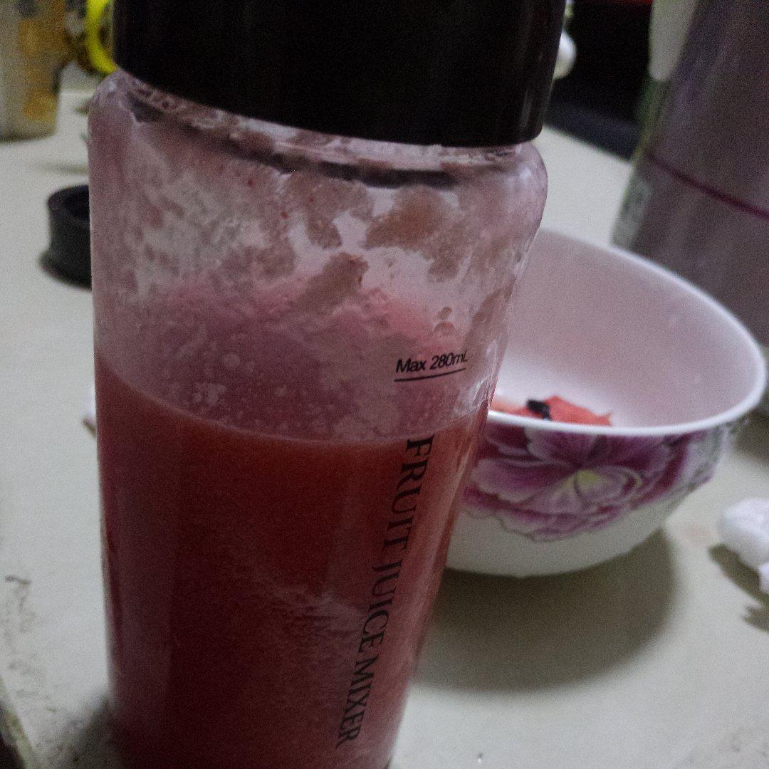 鲜榨冰爽西瓜汁