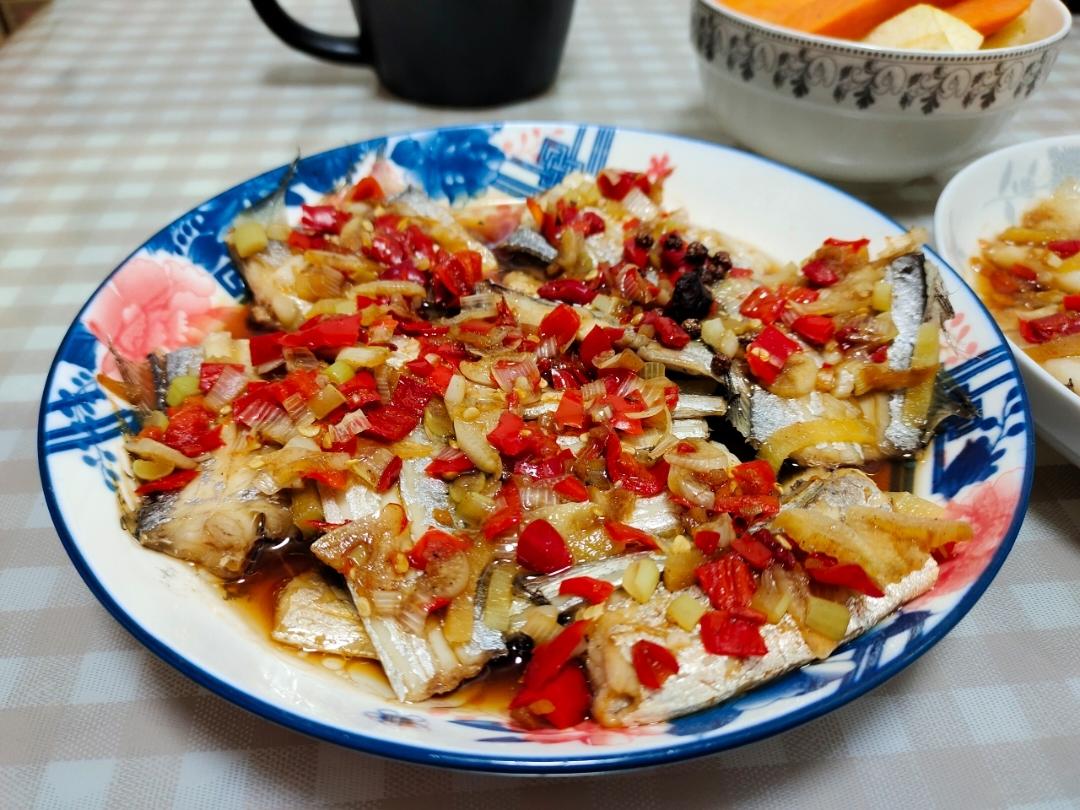 鲜嫩美味的剁椒蒸带鱼|挑逗你挑剔的味蕾