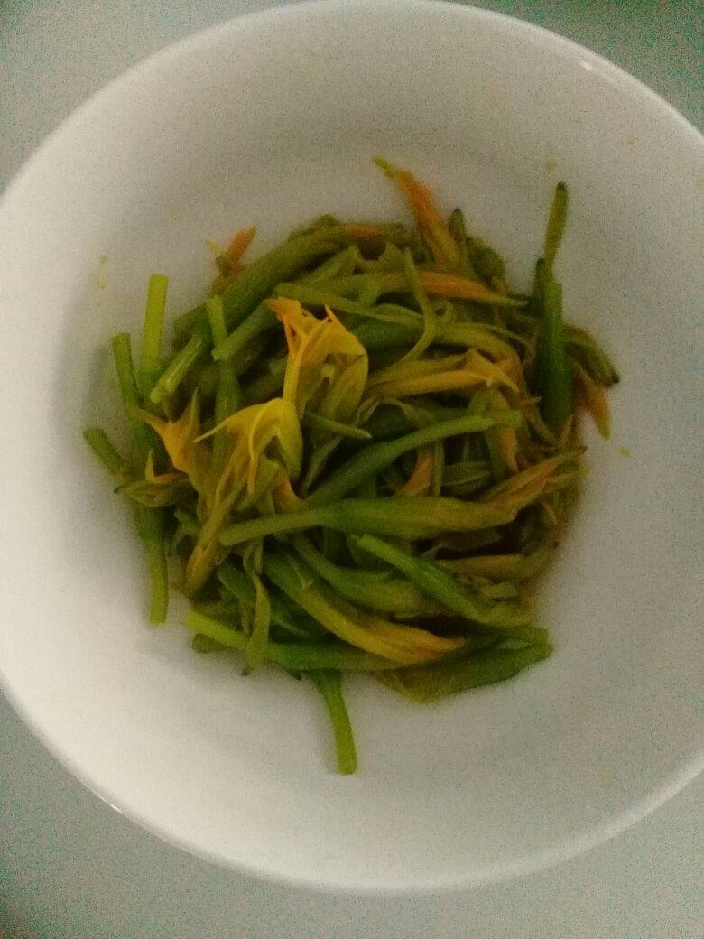 凉拌鲜黄花菜