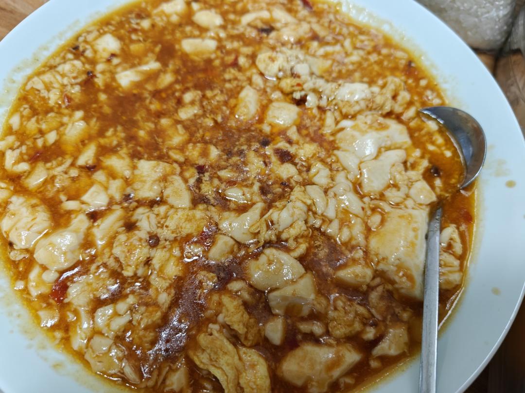 鸡蛋内脂豆腐真的太惊艳了！滑嫩爽口，入口即化，还有那淡淡的鸡蛋香味，配上喜欢的调料，嘎嘎香，嘎嘎好吃！低脂高蛋白，饱腹感强，减脂的姐妹快来试试吧！