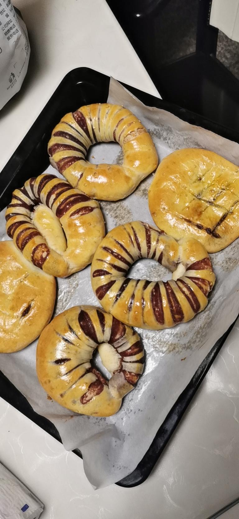 红豆沙面包卷——好吃得不得了#皮黑森林#