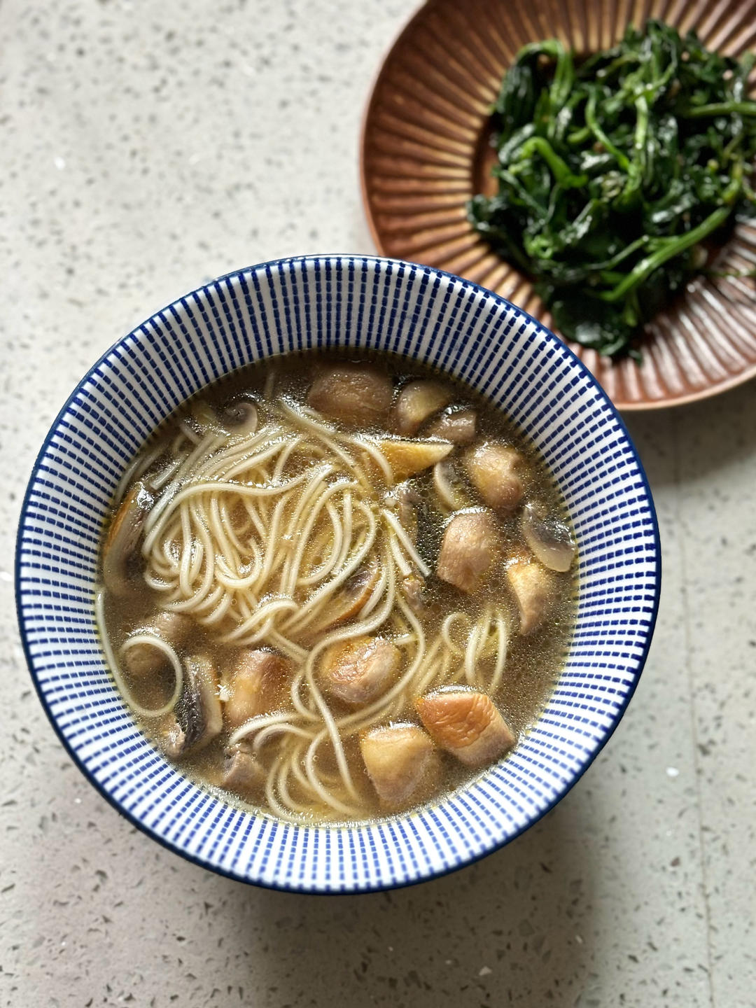 简单又好吃🍜一口鲜掉眉毛的口蘑鲜汤面❗❗