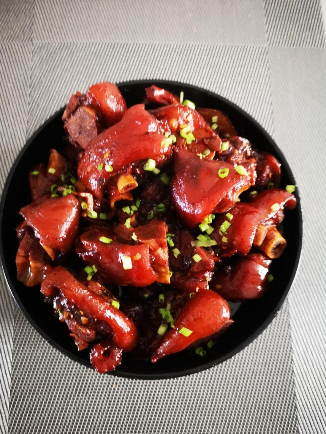 美味的家常菜：红烧猪蹄