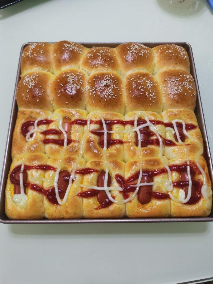 迷你肠仔挤挤包实在是太柔软了，而且蓬发强劲，把香肠都淹没了哈哈