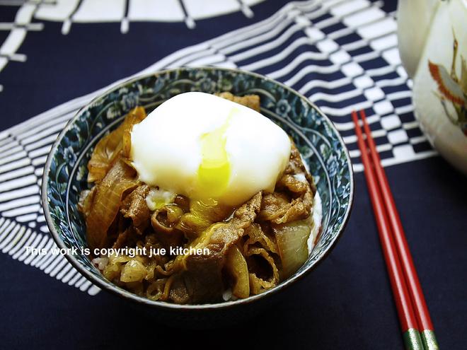 牛丼温泉卵入り（日式温泉蛋牛肉饭）的做法