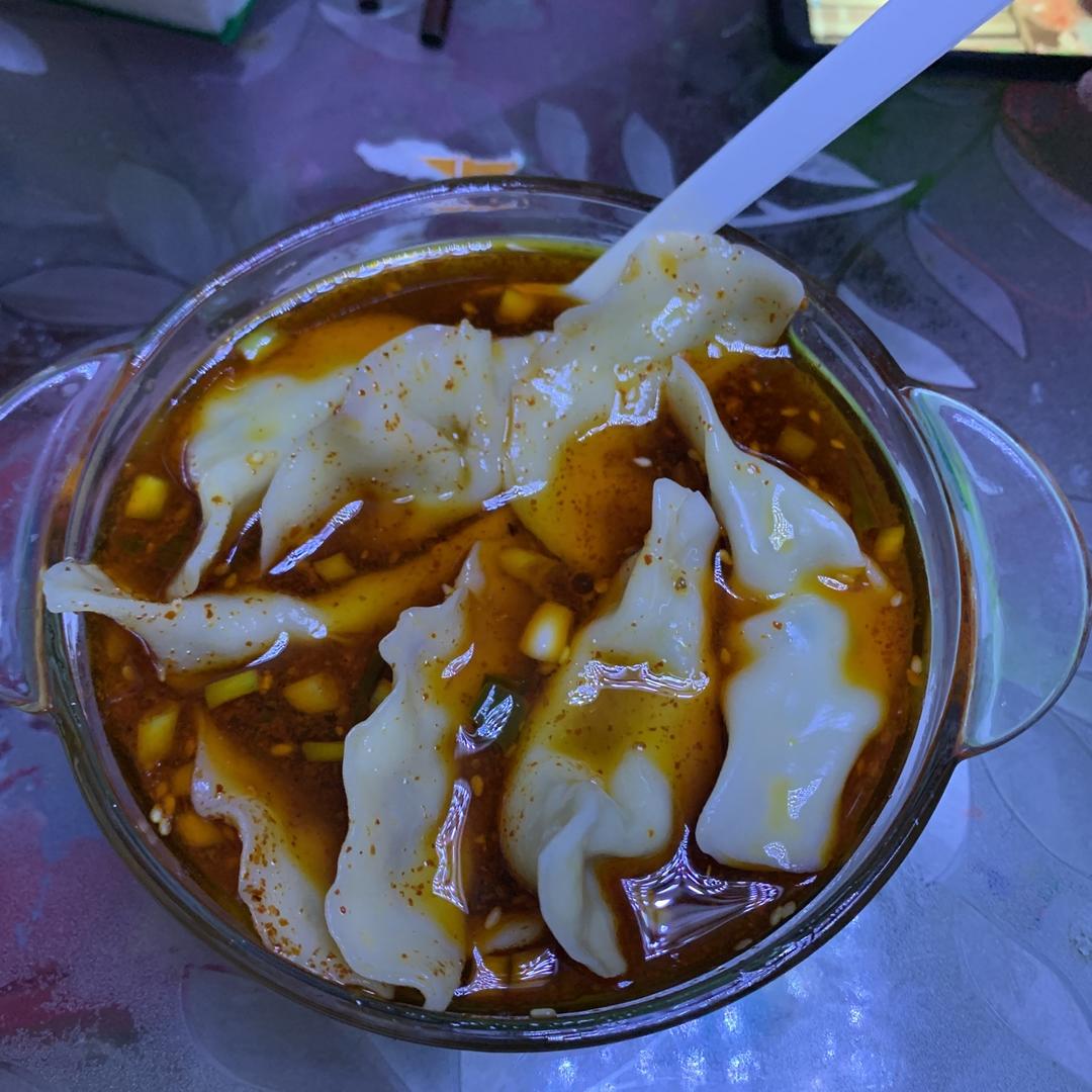 省时又便捷，没人能抗拒这碗酸汤水饺！🥟