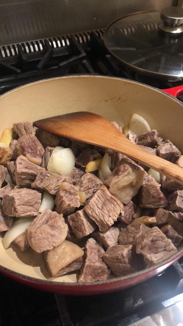 番茄红酒炖牛肉（铸铁锅版）