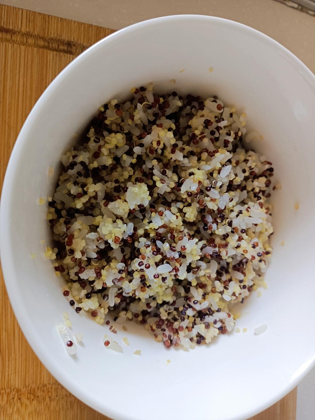 三色藜麦蔬菜饭团