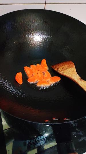 暖心暖胃的菌菇汤（10分钟超快手）的做法 步骤1