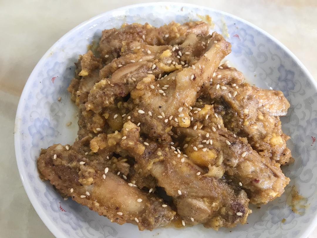 舔手指的蛋黄焗鸡翅
