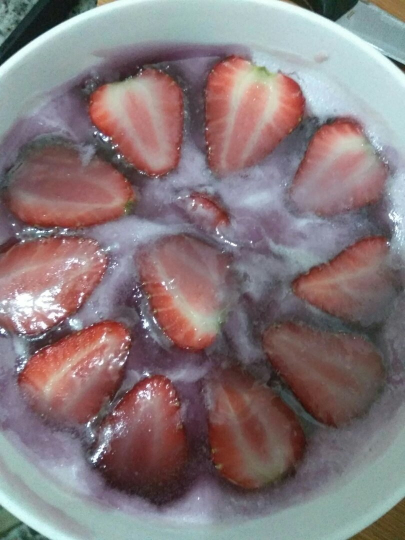 c贵春做的草莓果冻
