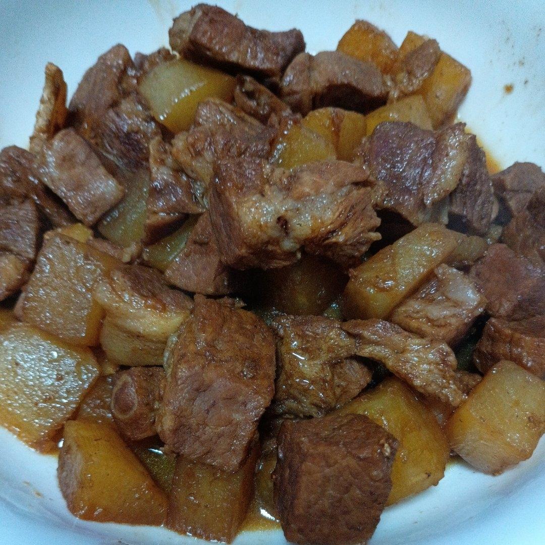 家常萝卜烧肉