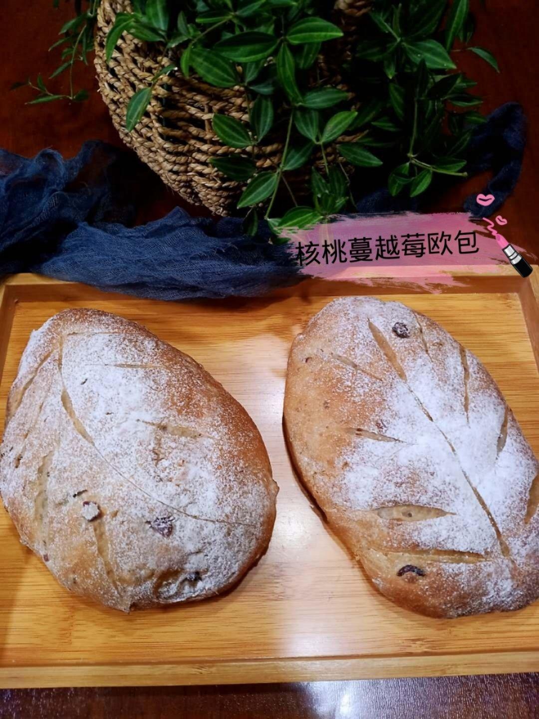 全麦蔓越莓核桃软欧包