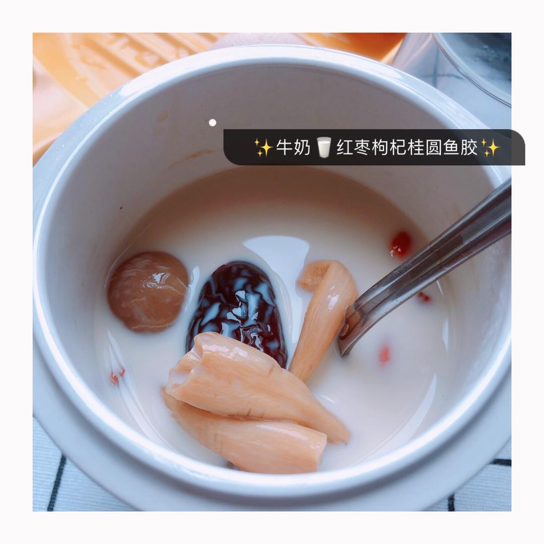 花胶炖红枣牛奶
