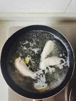 平底锅版——美味鸡胸肉干丝的做法 步骤1