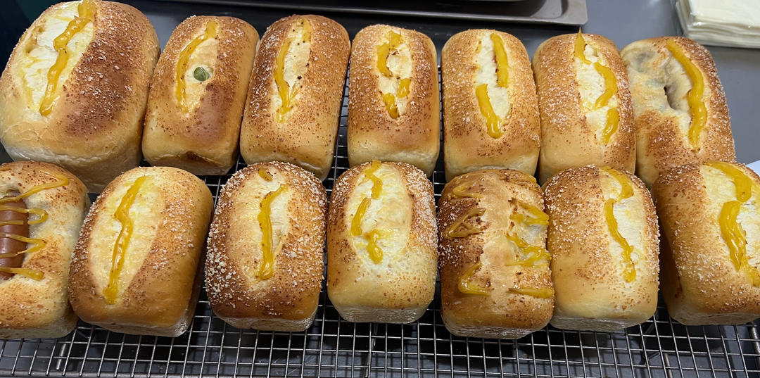 蒜香芝士火腿小吐司🍞超香！无法抗拒的咸口面包