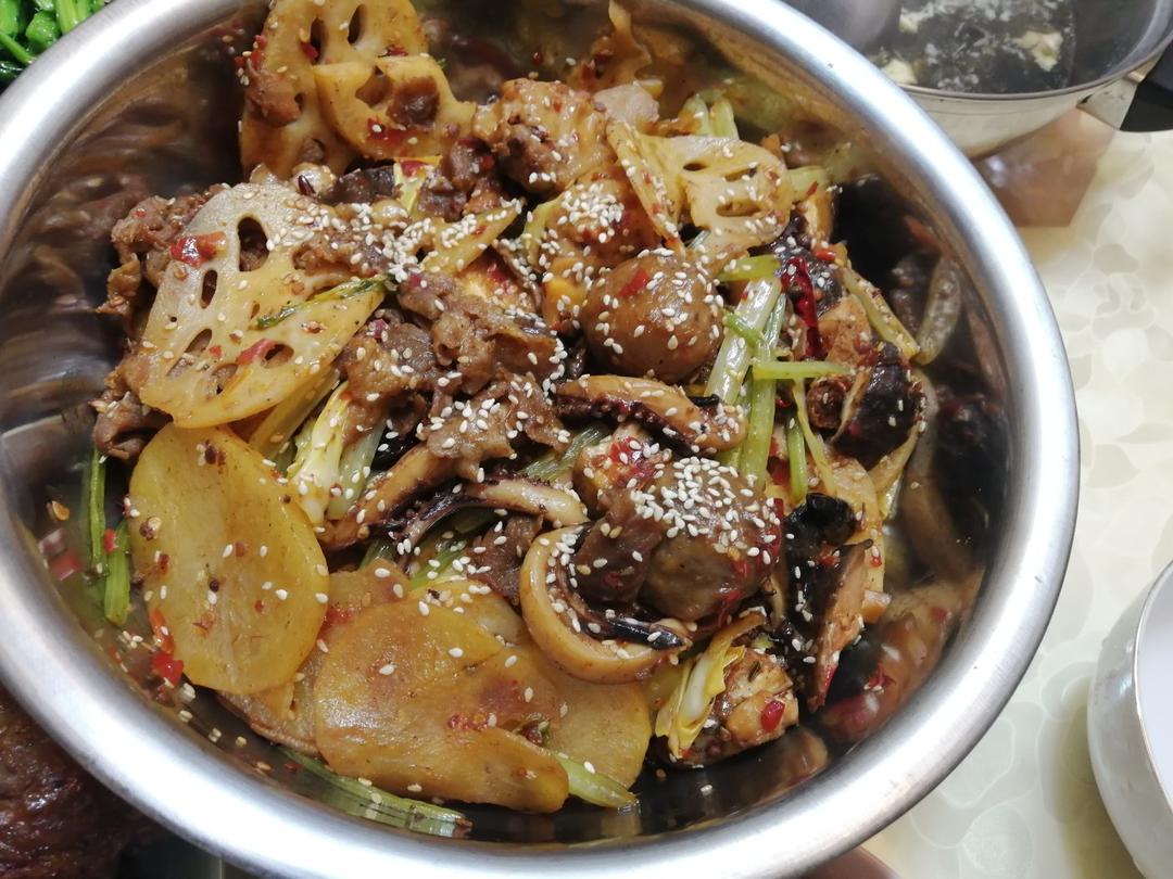 厨师长教你：“麻辣香锅”的正宗做法，看得口水直流 ！