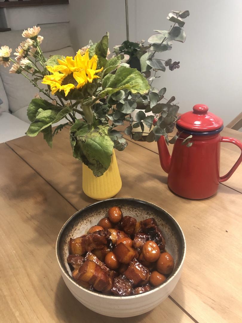 加了鹌鹑蛋后，这盘红烧肉，美味的逆天啦——鹌鹑蛋烧肉（孔瑶食谱）