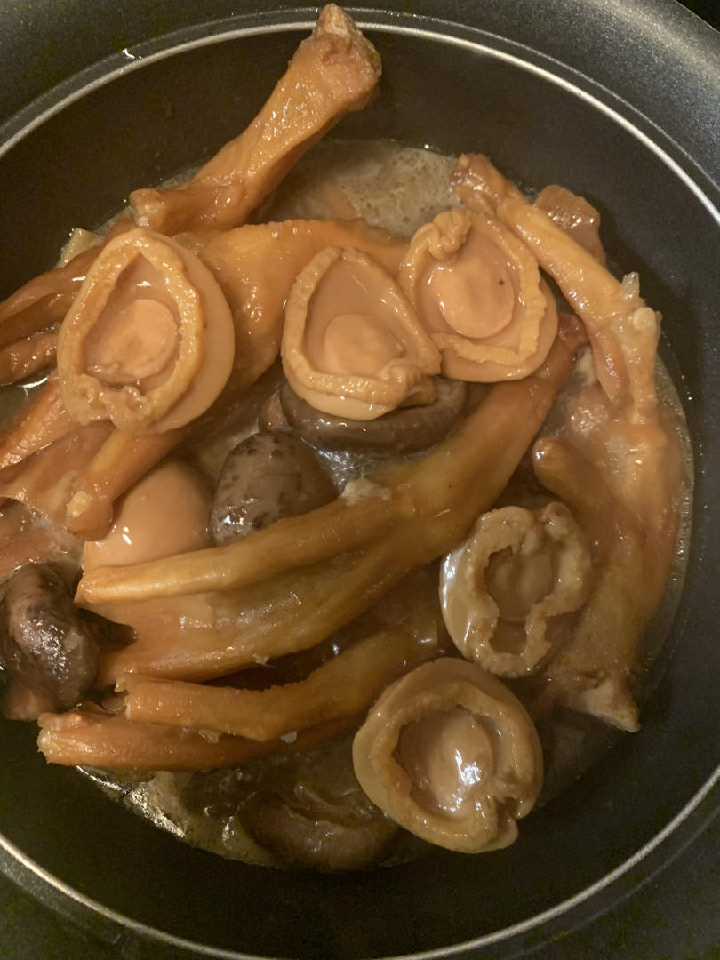 冬菇焖鹅掌