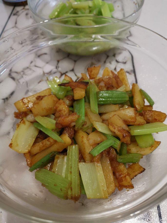土豆炒芹菜