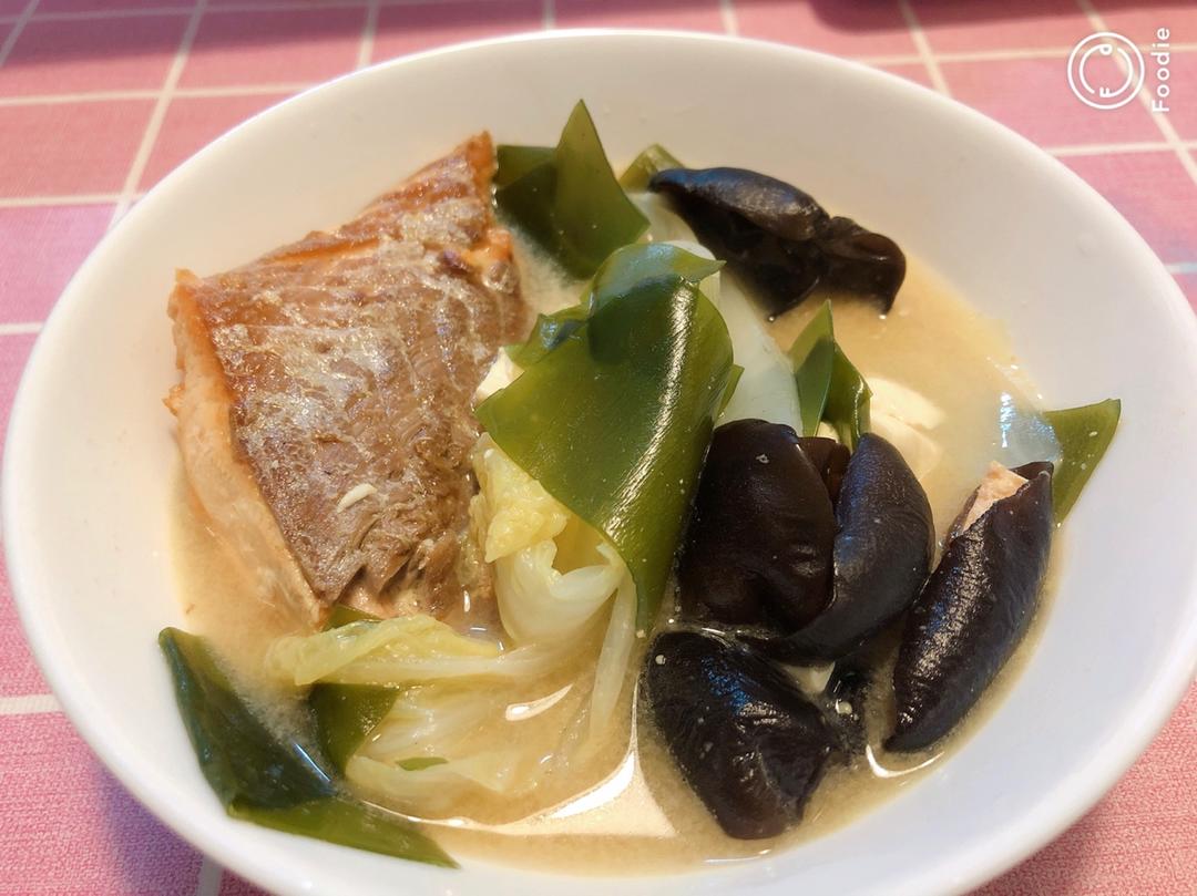 【健康三餐】三文鱼味噌汤