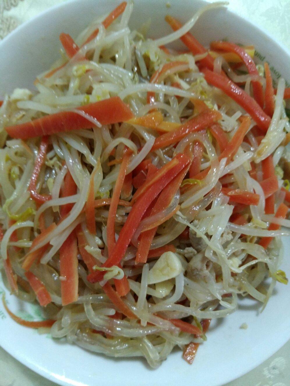 胡萝卜炒豆芽