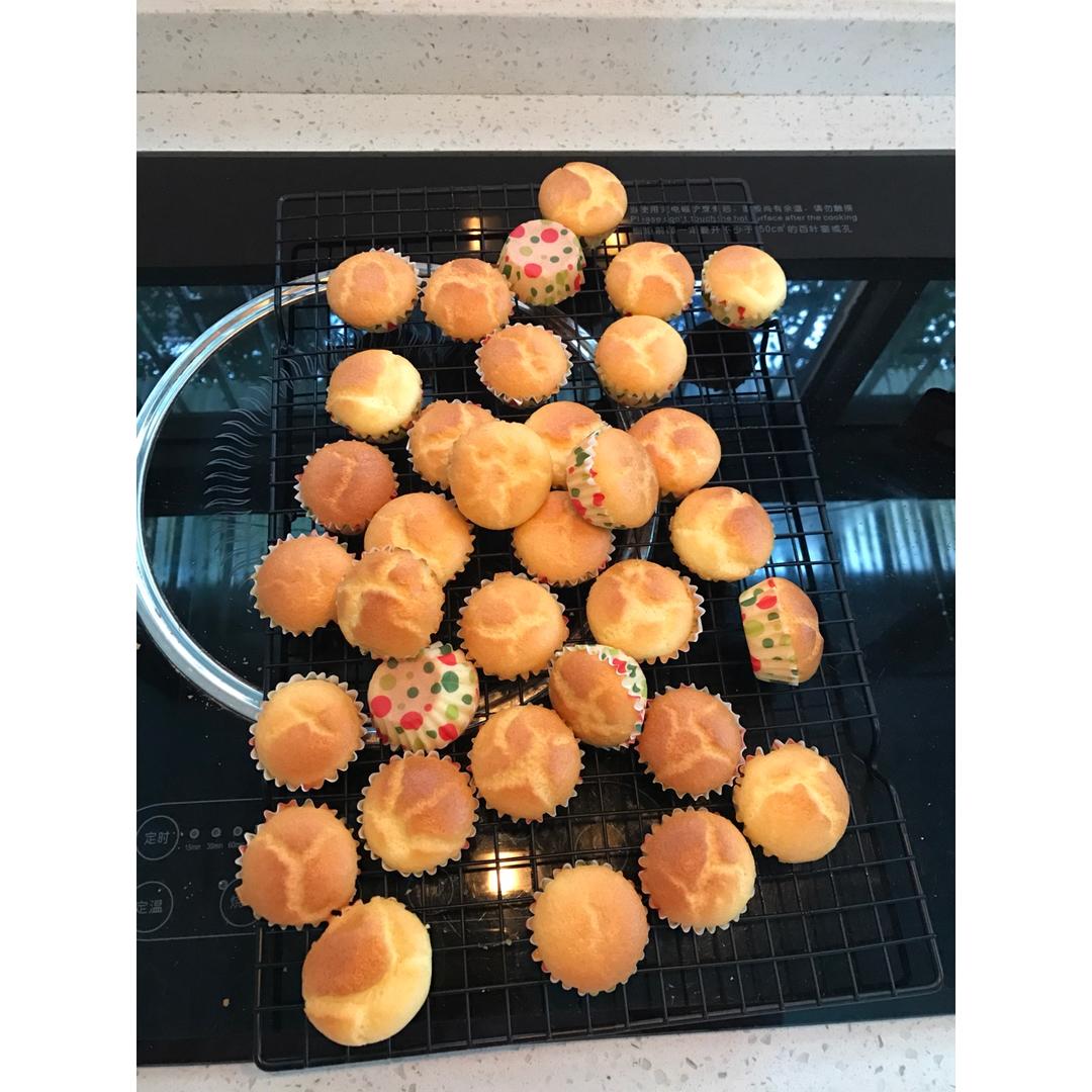 消耗淡奶油之作——淡奶油小蛋糕