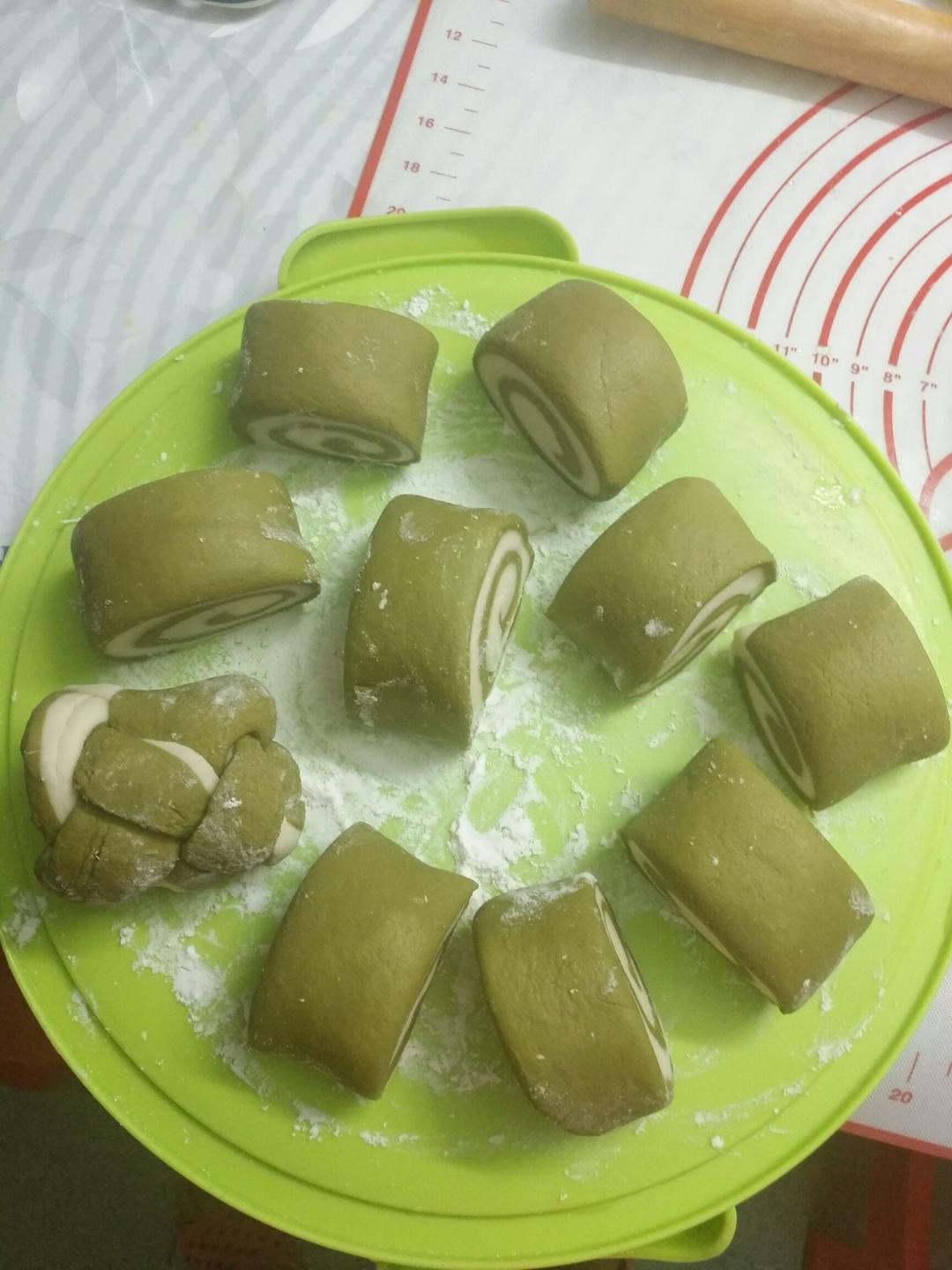 扛把子的鲁班七号做的抹茶双色馒头