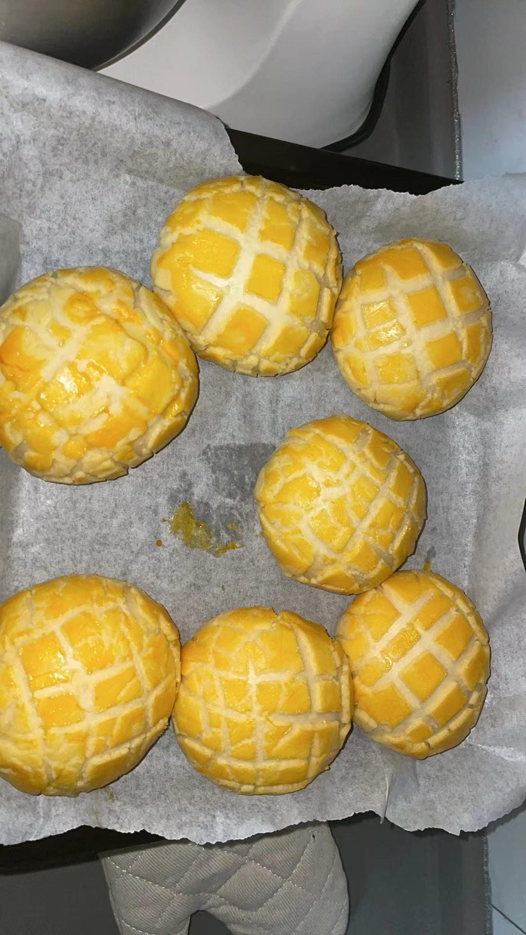 好吃到炸裂的港式菠萝包（附带制作酥皮的小视频）