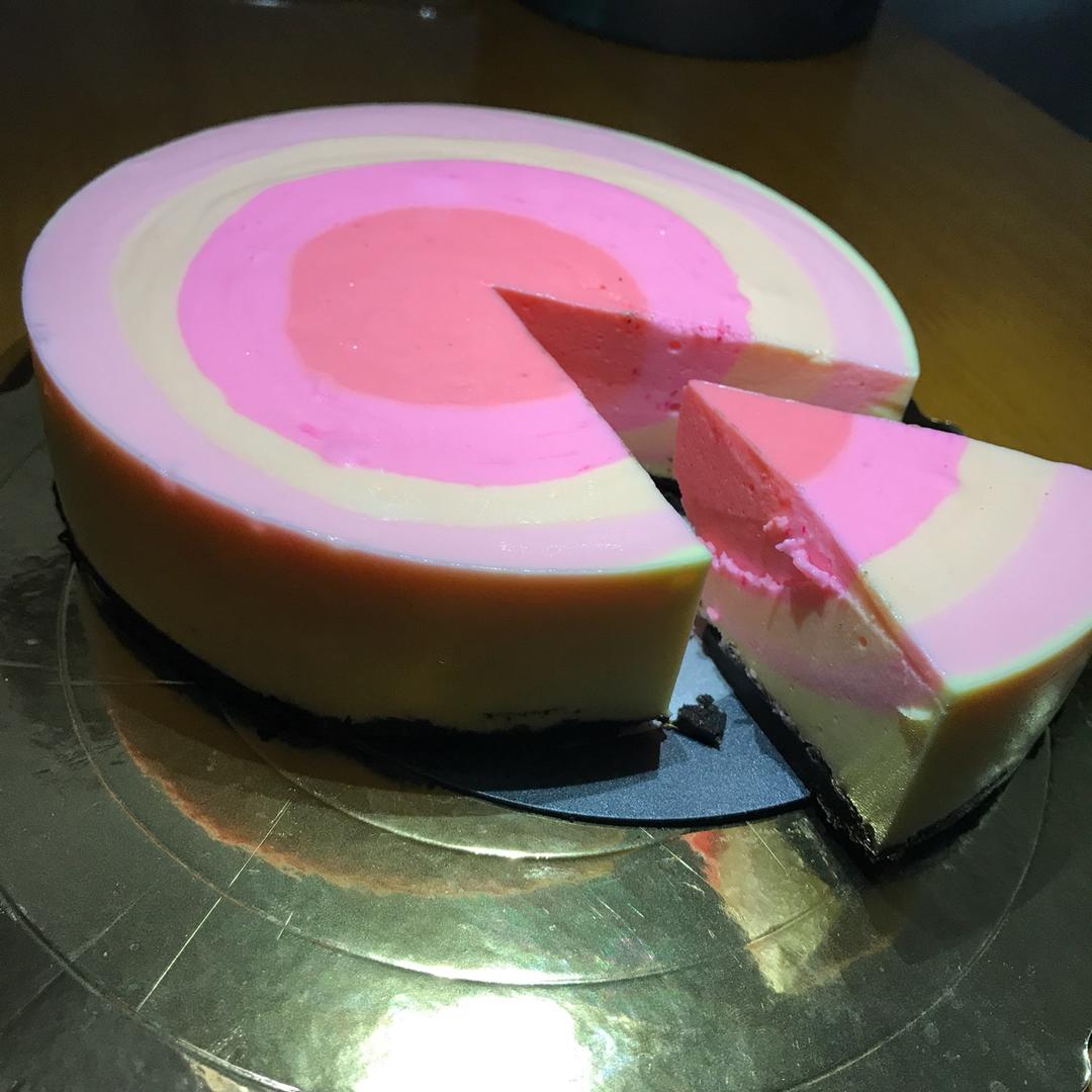 彩虹慕斯蛋糕