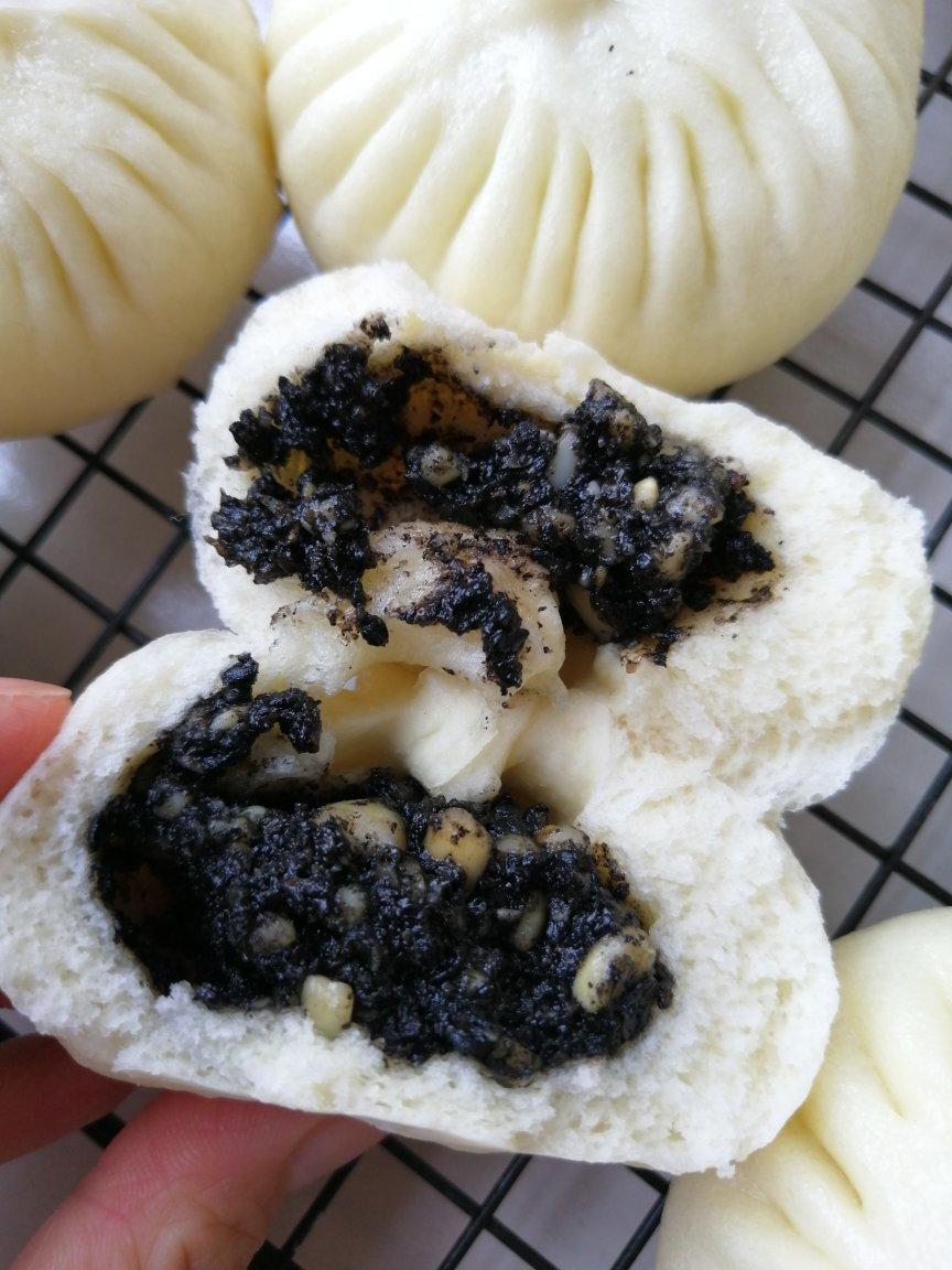 仲媛媛做的花生芝麻包子