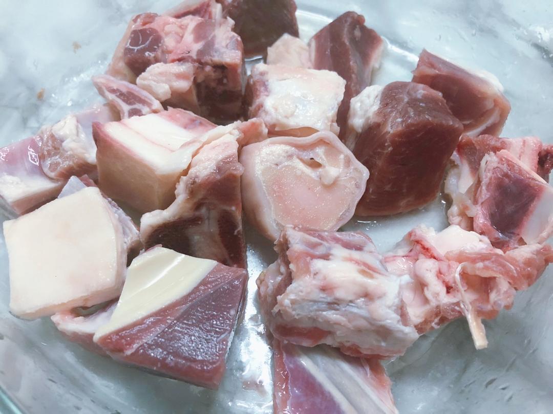 红焖羊肉炖胡萝卜