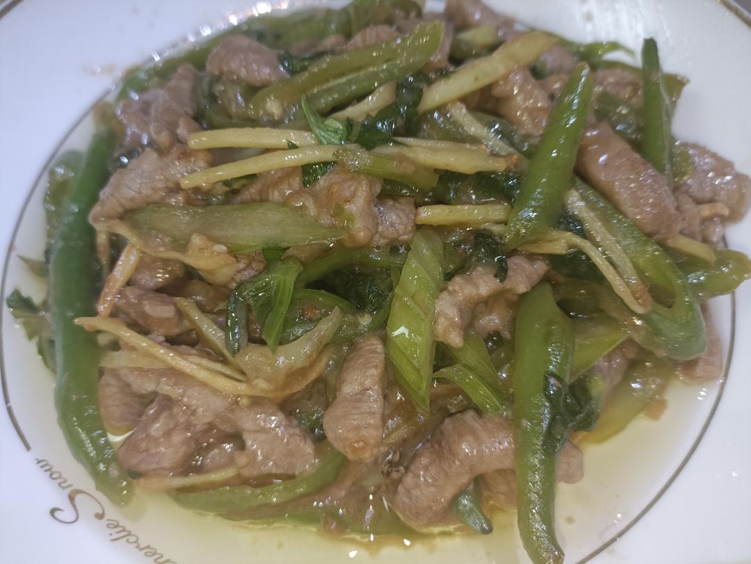 小炒牛肉（肉嫩味香）