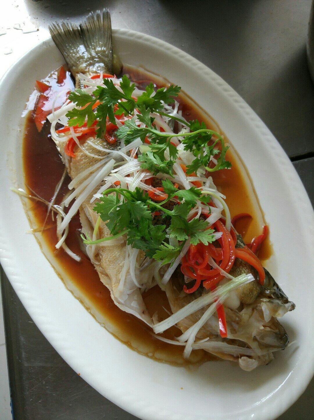 逝水无痕yang做的清蒸鱼～娃爸一招儿鲜(附小视频)