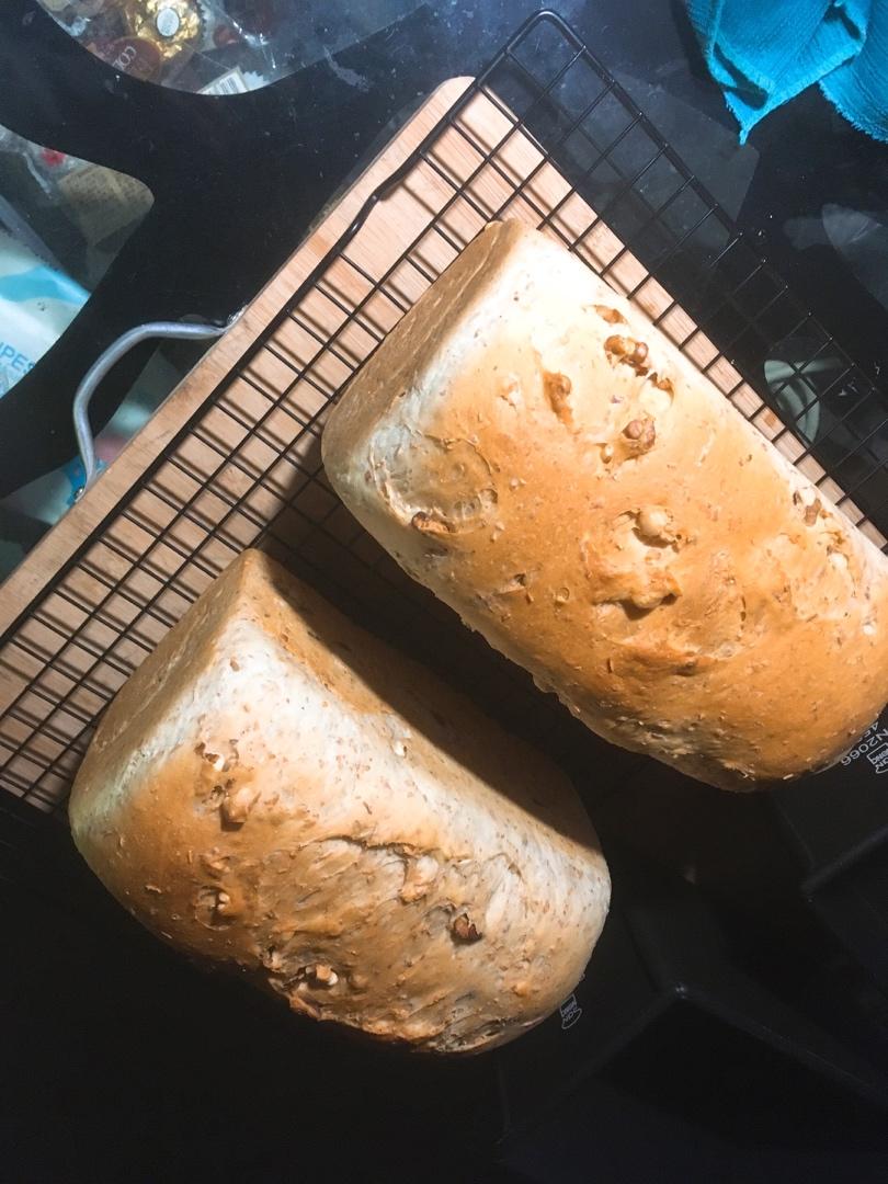 高纤低脂的全麦核桃吐司