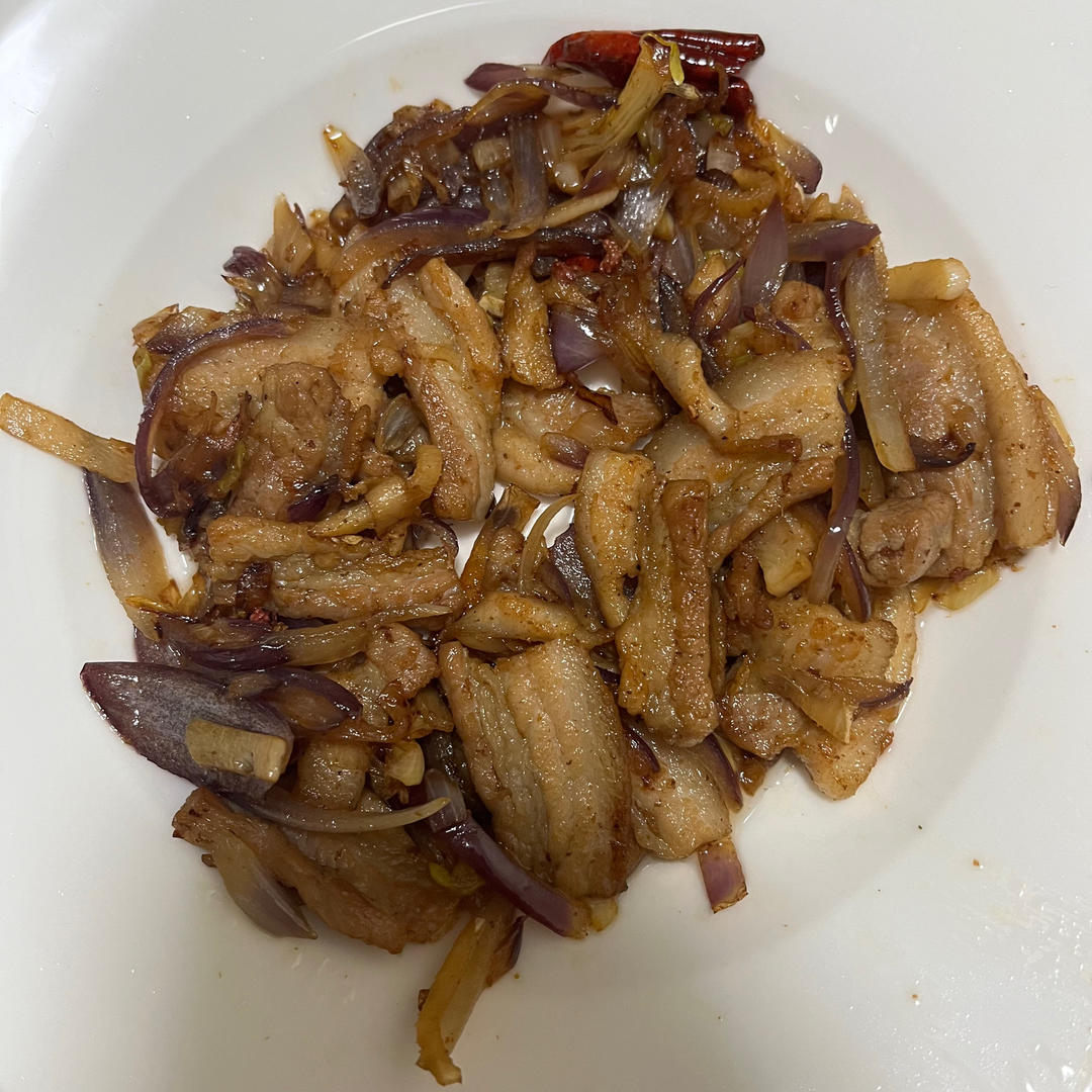 鲜香洋葱炒羊肉片（超简单 厨房小白也可以做的好吃 重在火候变化和发挥每一种食材的味道）