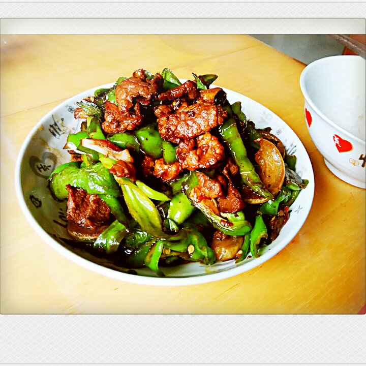 辣椒炒肉(几乎是所有湖南大饭店里的传统炒法)